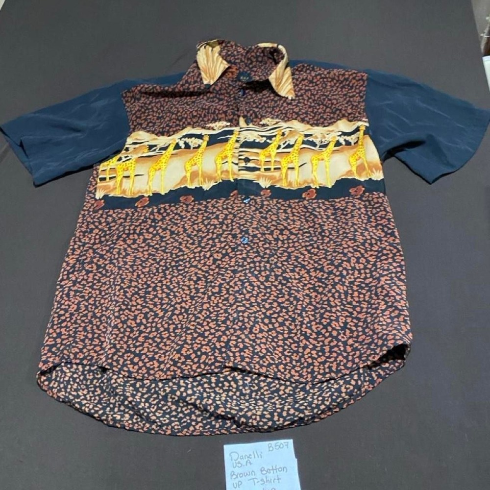 Danelli USA Brown Button Up T-Shirt best fit à size Large. SKU-B507
